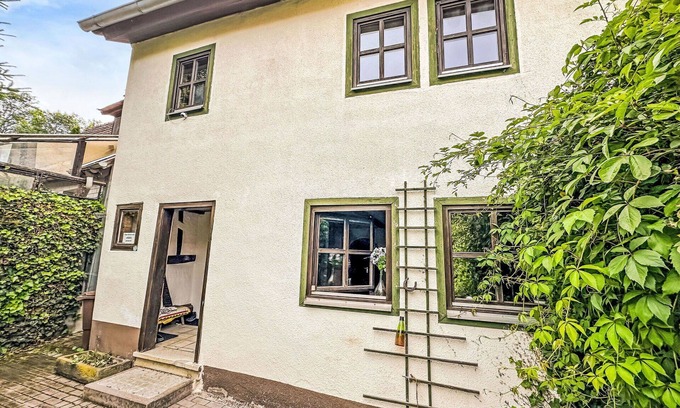 Fladungen Villa | Beautiful private villa for 4 people with WIFI, TV, patio, pets allowed and parking