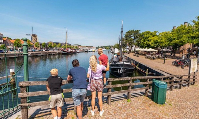 Municipality of Hellevoetsluis House | Beautiful private villa for 6 people with WIFI, TV, terrace and parking