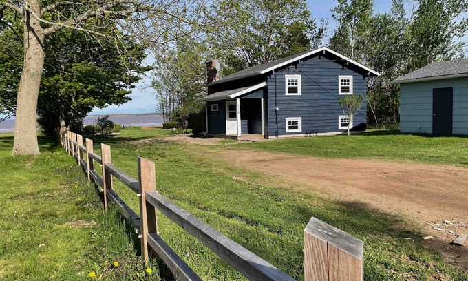 Newport Landing House | Beautiful, private oceanfront cottage on the Bay of Fundy