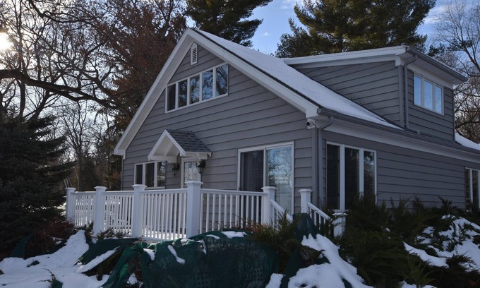 Green Lake Cottage | Beautiful/Private Carriage House with Lake Access