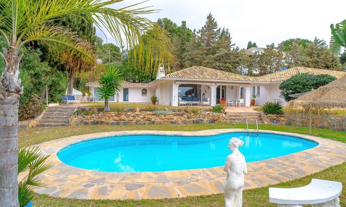 Benalmadena Villa | Beautiful private villa for 6 guests with WIFI, private pool, TV, patio and parking
