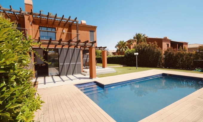 Bonmont Terres Noves Villa | Beautiful private villa for 6 people with WIFI, A/C, private pool, TV, patio and parking