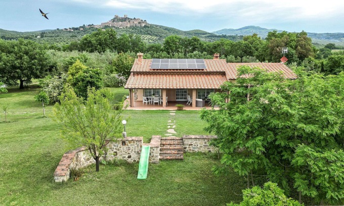 Roccastrada House | Beautiful private villa with A/C, WIFI, TV, patio, pets allowed, panoramic view and parking