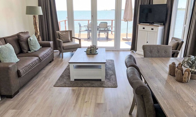 Bovenkarspel House | Beautiful private villa for 6 guests with WIFI, TV, terrace and parking