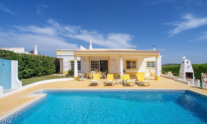 Mem Moniz House | Beautiful private villa for 6 guests with private pool, A/C, WIFI, TV, terrace and parking