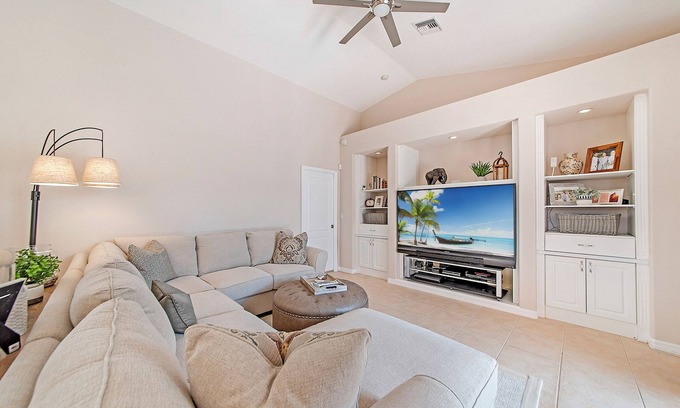 Central Naples House | Beautiful Private & Secluded Pool Home - Briarwood