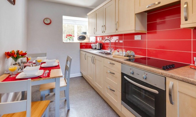 Parracombe House | Beautiful private villa for 2 guests with TV, patio, pets allowed, panoramic view and parking