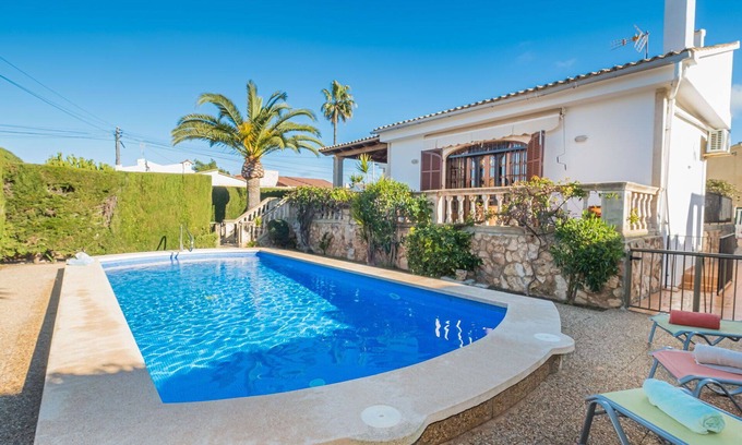 Badia Blava Villa | Beautiful private villa for 6 people with private pool, A/C, WIFI, TV, patio and parking
