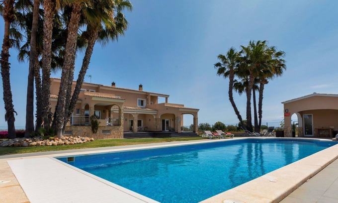Peniscola Villa | Beautiful private villa with WIFI, private pool, A/C, TV, patio, pets allowed and parking