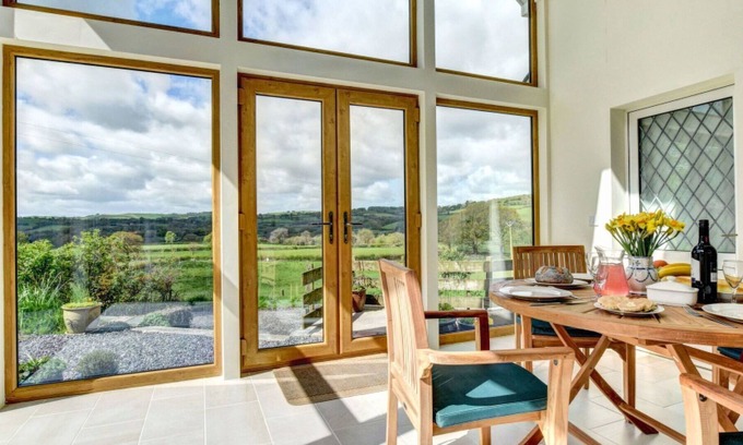 Llanwrda House | Beautiful private villa for 4 people with TV, patio, pets allowed and parking