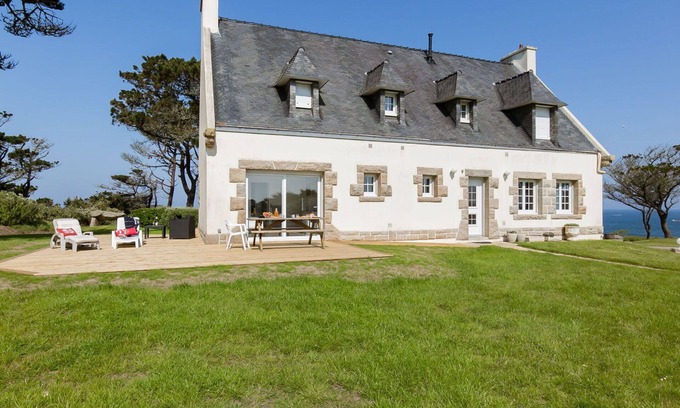 Landunvez House | Beautiful private villa for 8 guests with WIFI, TV, terrace and parking