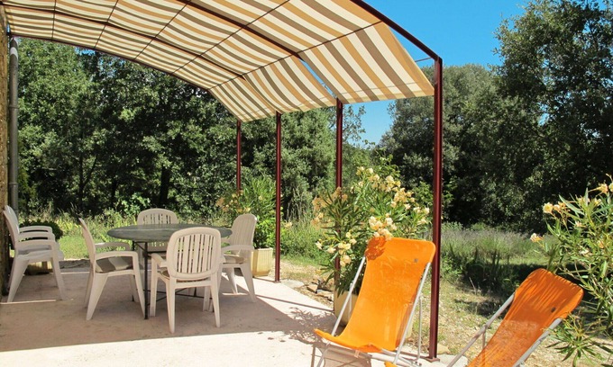 Verfeuil House | Beautiful private villa for 4 guests with terrace and pets allowed