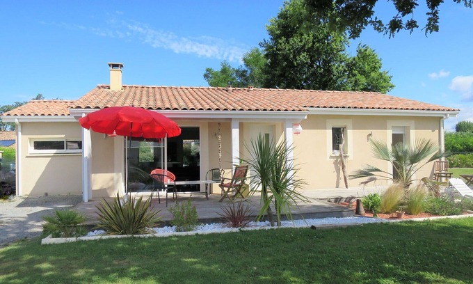 Carcans House | Beautiful private villa for 6 guests with WIFI, TV, terrace, pets allowed and parking