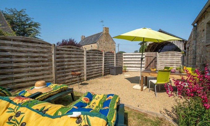 Ploumilliau House | Beautiful private villa for 4 guests with WIFI, TV, patio, pets allowed and parking