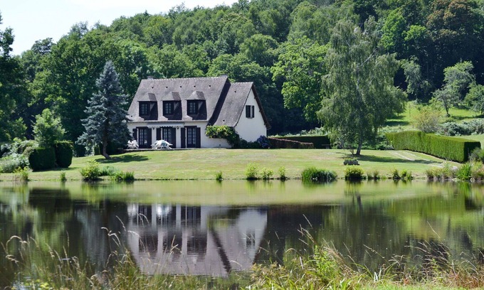 Pionnat House | Beautiful private villa for 8 guests with A/C, WIFI, TV, terrace and pets allowed