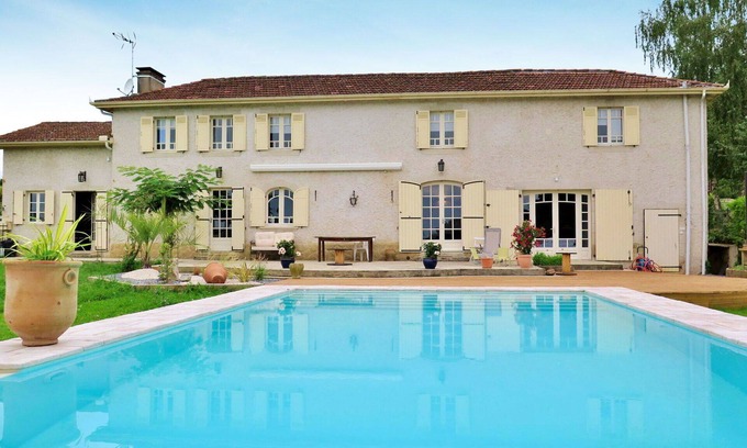 Nassiet Villa | Beautiful private villa for 9 guests with WIFI, A/C, private pool, TV, terrace and parking