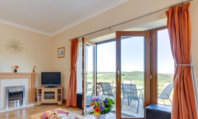 Aberystwyth House | Beautiful private villa for 6 guests with WIFI, TV, patio, pets allowed, panoramic view and park...