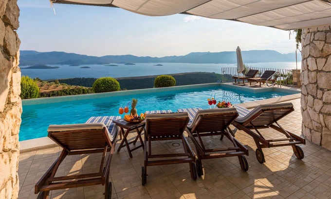 Slivno Villa | Beautiful private villa with WIFI, A/C, private pool, hot tub, TV, terrace and pets allowed
