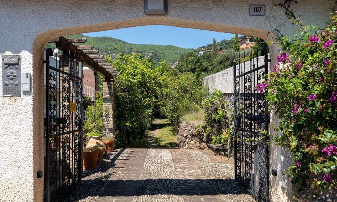 Alassio Villa | Beautiful private villa for 6 people with WIFI and pets allowed