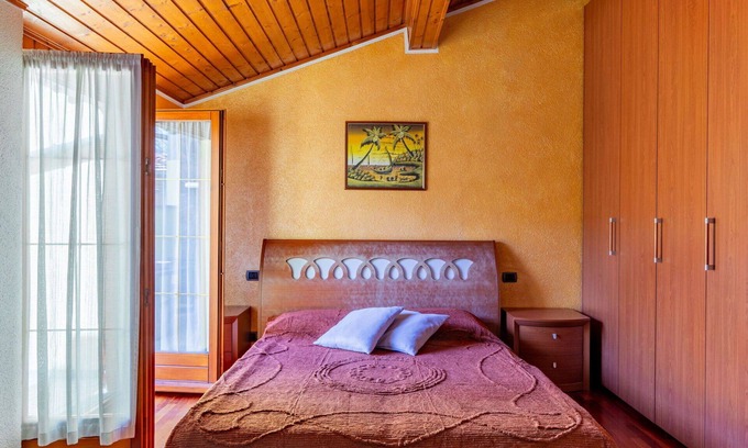 Corrido House | Beautiful private villa for 4 guests with WIFI, hot tub, TV, terrace, pets allowed and parking