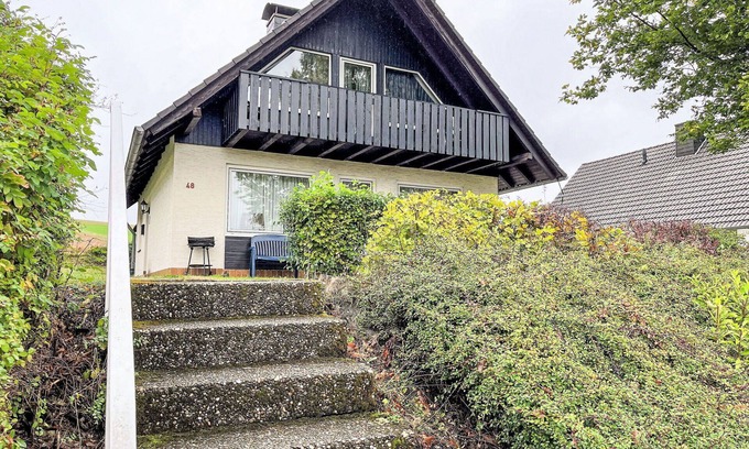Hausen House | Beautiful private villa for 8 people with WIFI, TV, terrace, pets allowed and parking