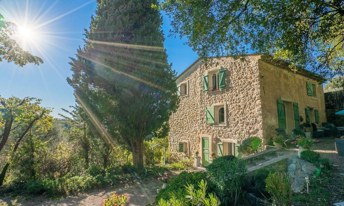 Chateauneuf-Grasse House | Beautiful private villa for 6 guests with private pool, WIFI, TV, patio, pets allowed and parking