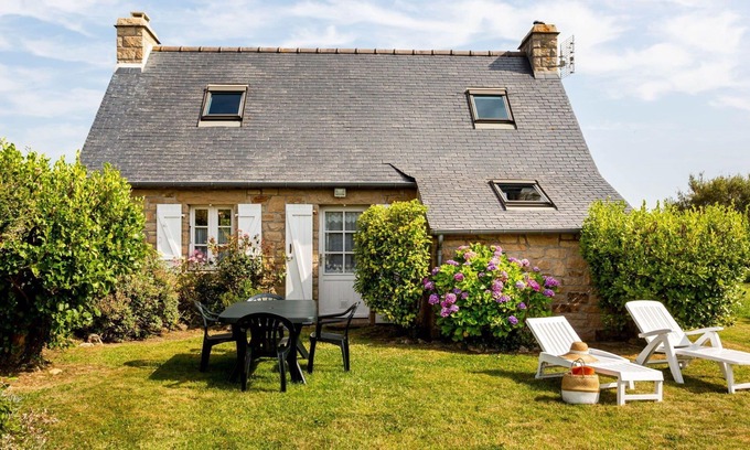 Crozon House | Beautiful private villa for 4 guests with WIFI, TV and pets allowed