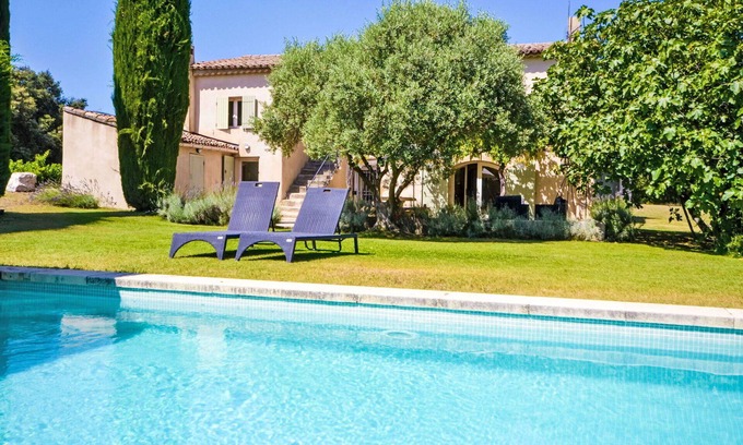 Cucuron House | Beautiful private villa for 9 people with private pool, WIFI, TV, terrace and parking