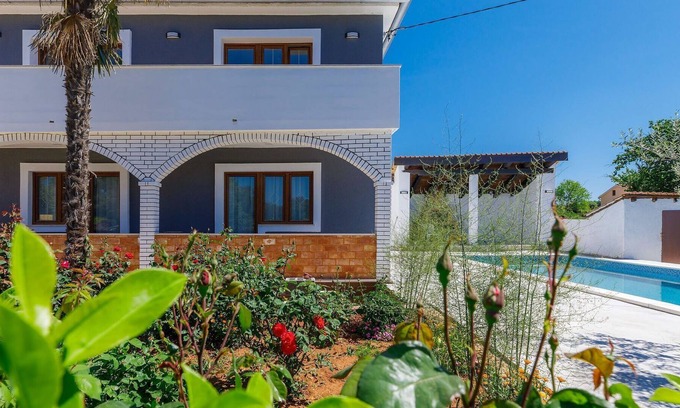 Rezanci House | Beautiful private villa for 5 guests with WIFI, A/C, private pool, TV, terrace and parking