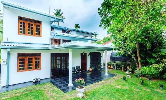 Matara Villa | Beautiful private villa near the Madiha beach/5 bedrooms/surf & Relax