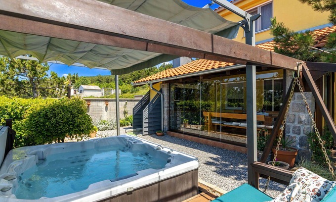 Vratarusa House | Beautiful private villa with hot tub, private pool, A/C, WIFI, TV, terrace, panoramic view, parking