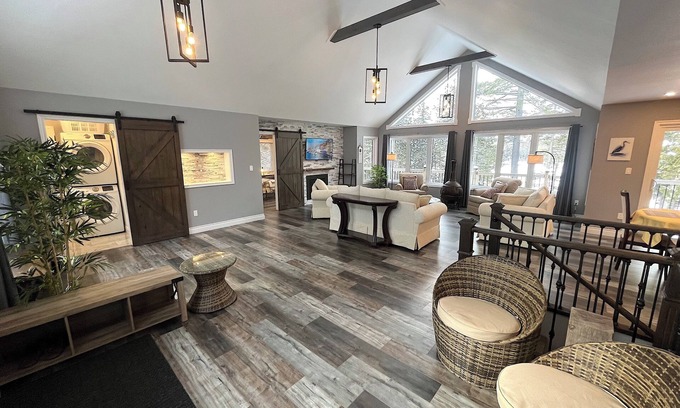 Bobcaygeon Cottage | Beautiful Private Waterfront Cottage