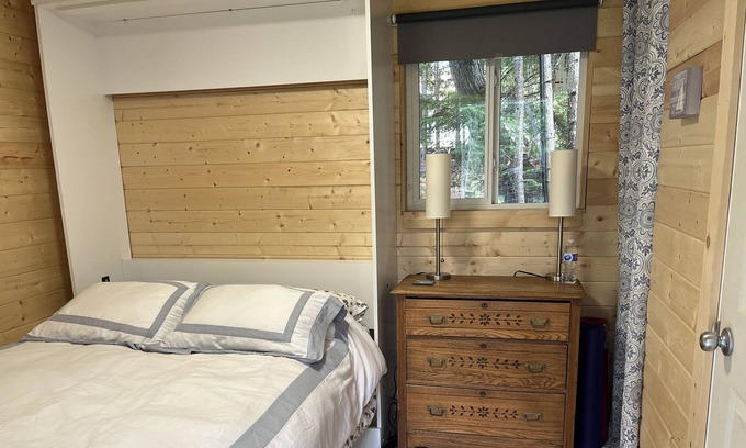 Celista Cottage | Beautiful Property by the Lake