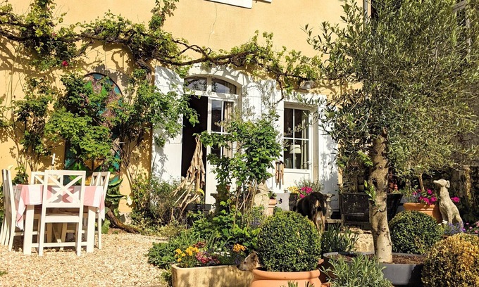 Limeuil House | Beautiful property, stunning location, 50 metres from the beach of Limeuil.
