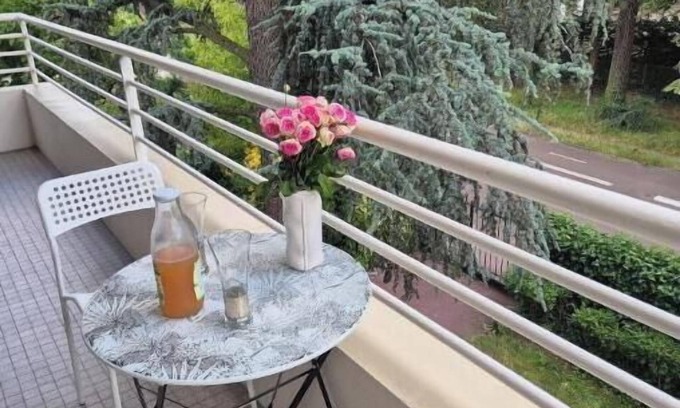 Bois Clos d'Orleans Apartment | Beautiful, quiet 3-room apartment 6 minutes' walk from the metro1