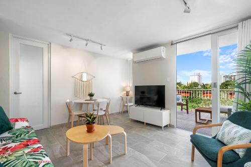 Sagrado Corazon Apartment | Beautiful Queen Penthouse with Large Terrace
