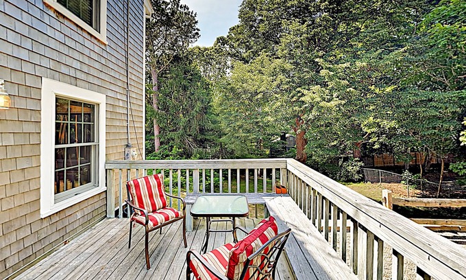 Harwich House | Beautiful remodel near Harwich Port - walk to Long Pond & Rail Trail