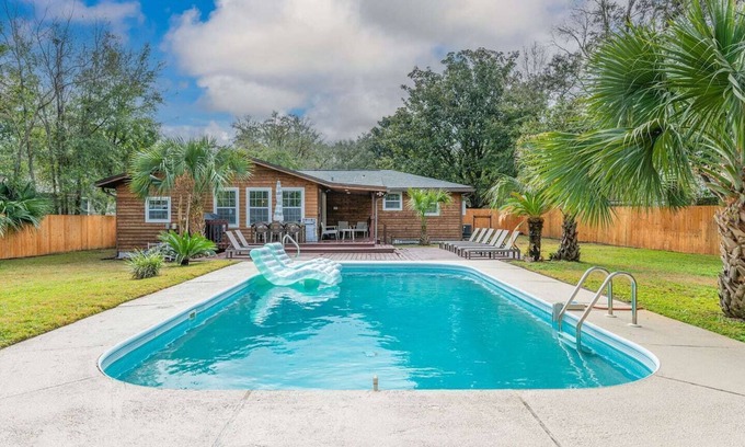 Fort Walton Beach House | Beautiful renovated cottage. Big backyard w/Pool