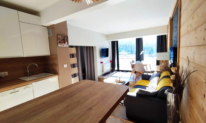 Isola Apartment | Beautiful Renovated Apartment at the Foot of the Slopes in Isola 2000