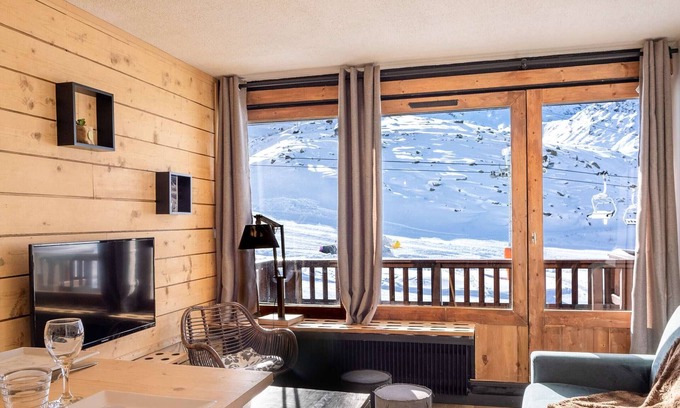 Val-Thorens Apartment | Beautiful renovated apartment for 4, equipped kitchen, near shops