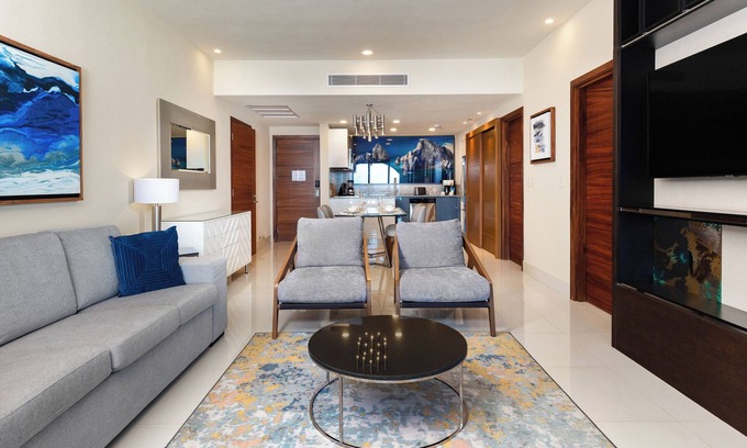 Santa Rosa Apartment | Beautiful resort, with 3pools, Private Beach and a lazy river. Close to downtown