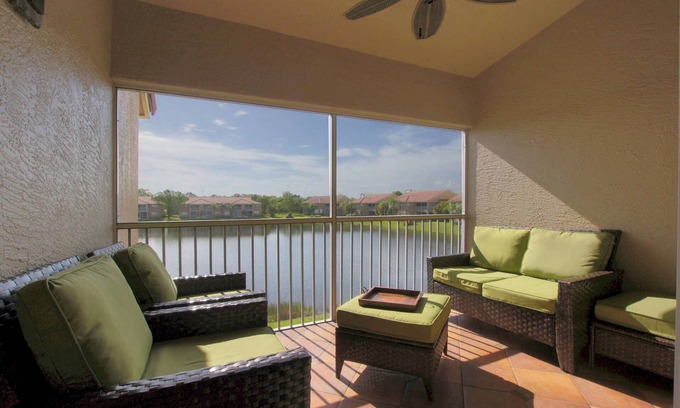 Naples Condo | BEAUTIFUL RESORT STYLE CONDO WITH AMAZING LAKE VIEWS!