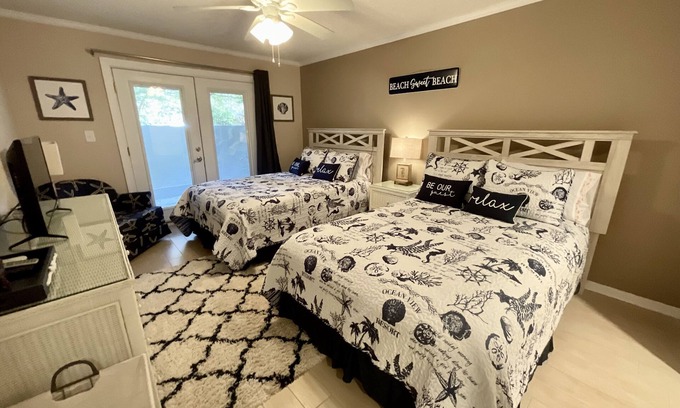 Arcadian Shores Villa | Beautiful Richmond Park villa with full access to all resort amenities, 21C!
