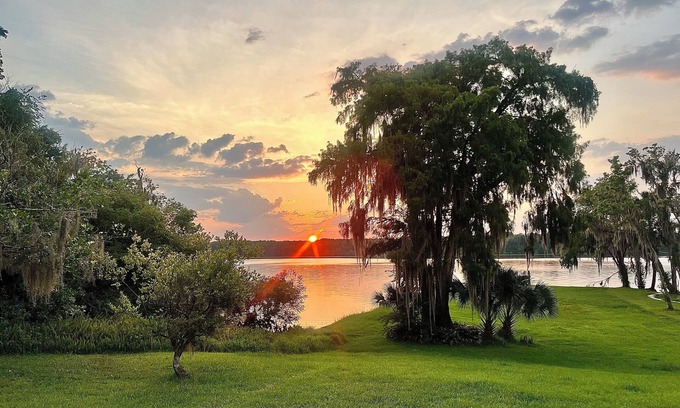Welaka House | Beautiful river front with private dock!n