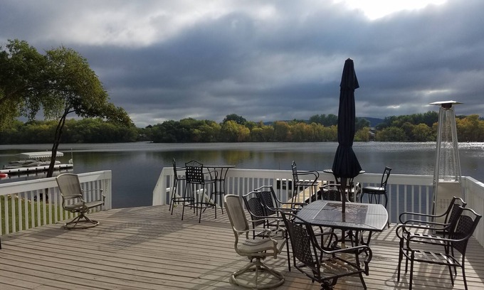 La Crosse House | Beautiful Riverside Beach House with private dock/beach frontage