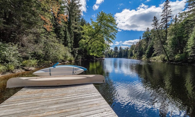 Bracebridge Cottage | Beautiful Riverside Cottage that your family will enjoy!
