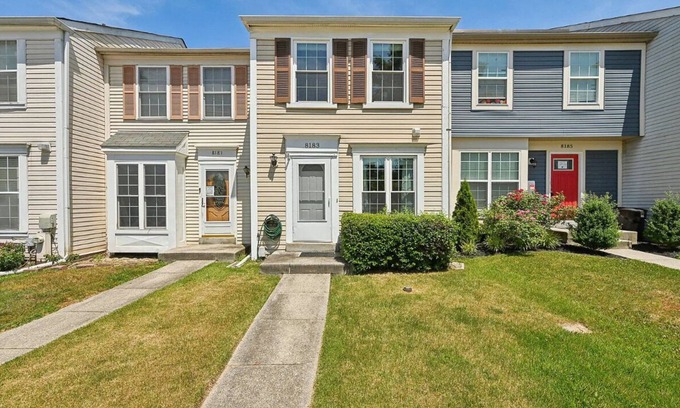South Gate House | Beautiful room in townhouse with wifi and central air conditioning