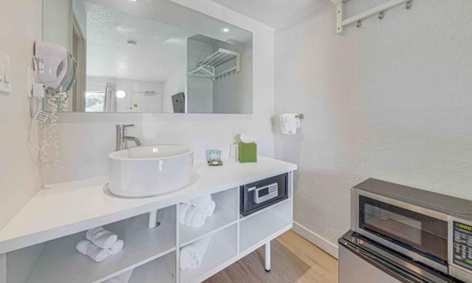Kissimmee Apartment | Beautiful Room Near Disney/Universal & I-Drive