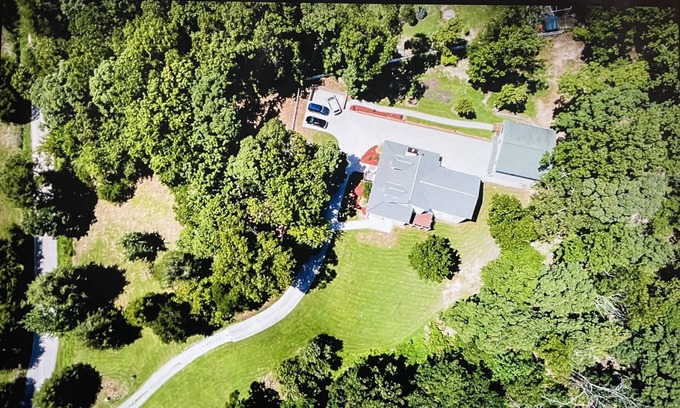 Loudon House | Beautiful Rural Knoxville Country Retreat