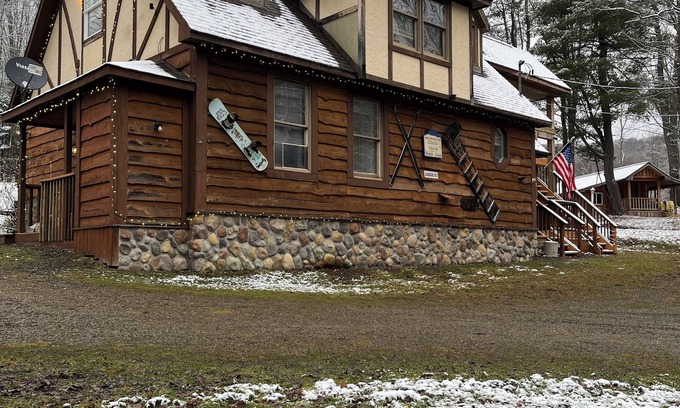 Great Valley Ski Chalet | Beautiful & rustic 4 bdr Chalet made for memories!